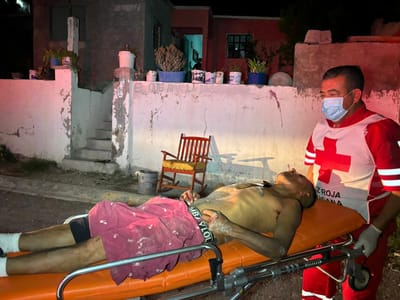 Vecinos defienden a mujer que era agredida