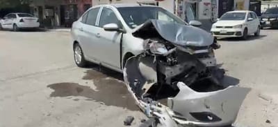 Choque entre Chevy Aveo y camioneta SUV deja dos lesionados en los Cuatro Altos de Sabinas