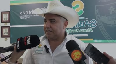 Chano Díaz causa polémica al expresar en público su simpatía por madres solteras en Sabinas