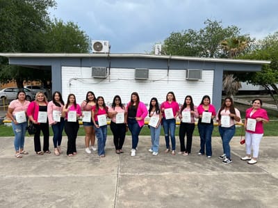 Alondra Cepeda celebra un año como instructora en ICATEC Nueva Rosita con cursos exitosos de belleza