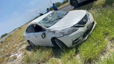 Vehículo vuelca en la carretera 57 en el tramo Sabinas–San Alberto