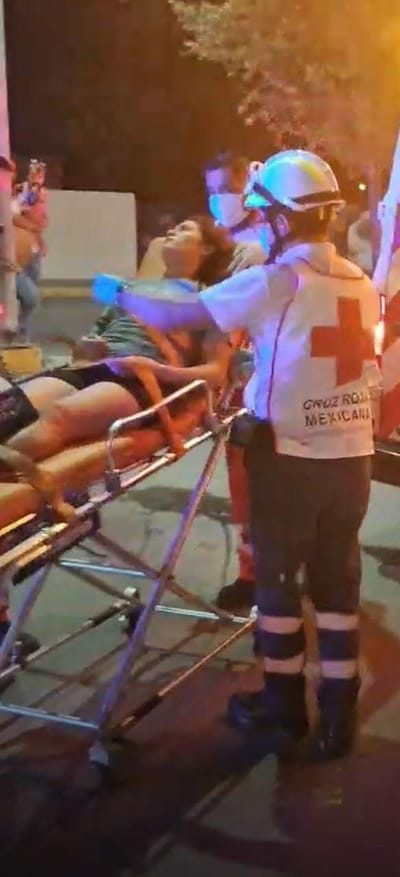 Hallan a mujer desmayada frente a panteón Guadalupe