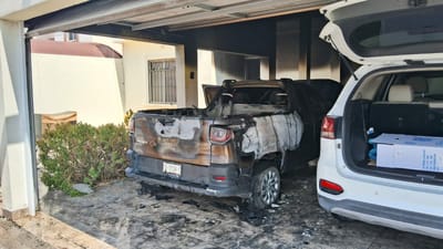 Arde vehículo en Brisas del Valle