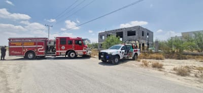 Se incendia vivienda abandonada en el libramiento Carlos Salinas de Gortari