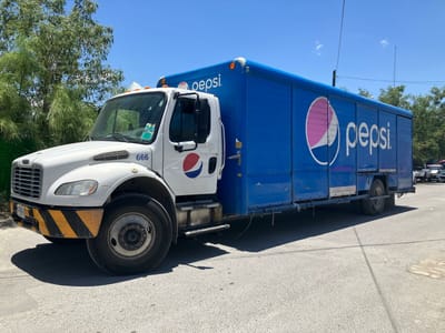 Repartidor de Pepsi choca camioneta en tienda Oxxo de Monclova