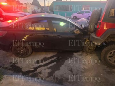 Conductor presuntamente ebrio provoca accidente en la colonia Aguilar