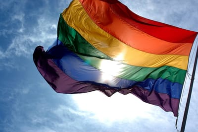 Orgullo e inclusión; comunidad LGBTQ+ gana terreno laboral