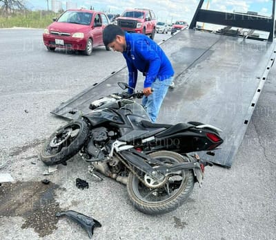 Motociclista resulta lesionado en choque en Castaños