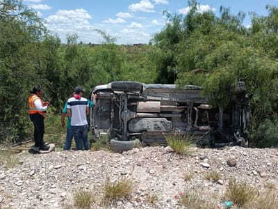 Aparatosa volcadura moviliza a cuerpos de emergencia en el bordo norte