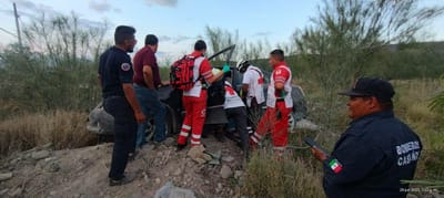 Vuelca vehículo en bulevar Santa Cecilia de Castaños