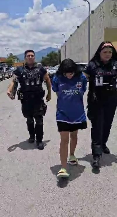 Adolescente de 14 años ataca a su familia y novio