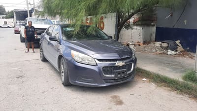 Mujer resulta lesionada en accidente vial sobre Avenida Industrial