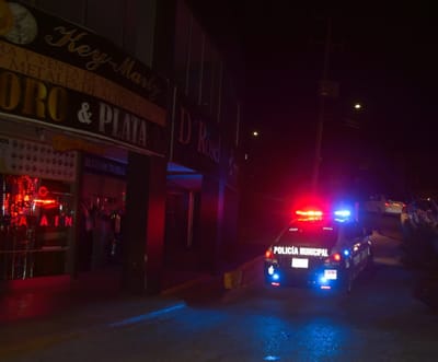 Movilización policial por hombre presuntamente atropellado en bulevar Harold R. Pape