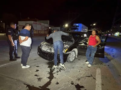    Mujer choca contra camioneta en el sector Oriente; conducía presuntamente en estado de ebriedad