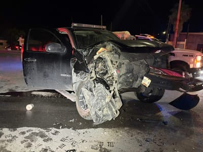   Aparatoso choque en Sidermex termina en trifulca familiar