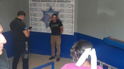 Pareja es detenida tras presuntamente robar malvaviscos y galletas de tienda OXXO en Monclova