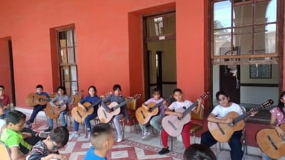 Vacaciones escolares generan presión económica en familias  