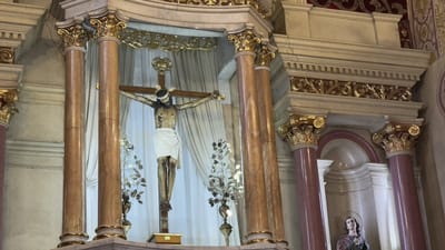 El INAH confirma la existencia de varias coronas del Santo Cristo
