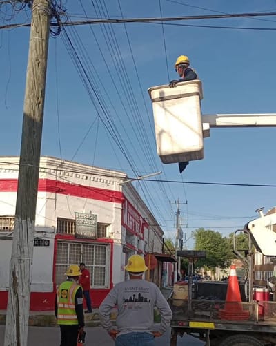 Mejoran alumbrado en zona centro tras reporte ciudadano