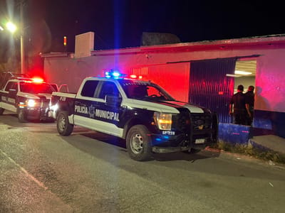 Hombre es detenido por agredir a su esposa a batazos