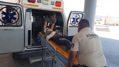 Joven motociclista sufre grave accidente en la carretera federal 30