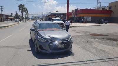 Choque en bulevar Juárez y Mónaco moviliza a cuerpos de auxilio