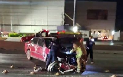 Mujer resulta gravemente herida en volcadura sobre el bulevar Pape