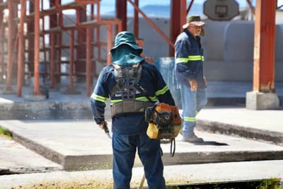 Con apoyo de Iron Cast, Monclova mejora escuelas con trabajo voluntario