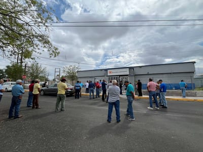 Extrabajadores de AHMSA exigen explicaciones por pagos a exdirectivos mientras continúan sin recibir solución