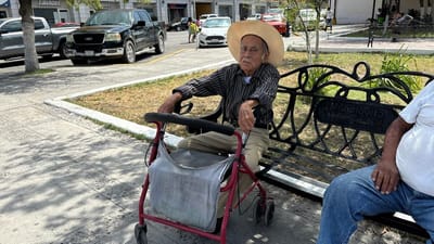 En Día del Abuelo don Francisco pide pañales para su esposa y no regalos 