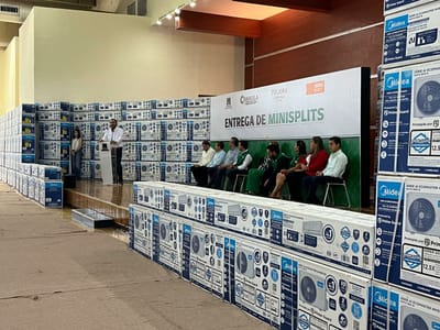 Más de 200 escuelas de Monclova se benefician con programa de minisplit