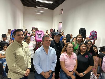 PRONNIF entrega útiles escolares a niñas y niños de la Región Centro