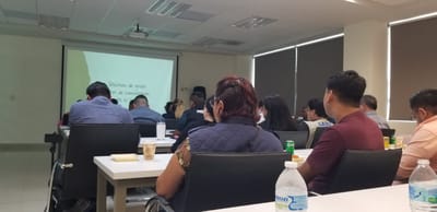 Medios locales reciben capacitación para informar con responsabilidad sobre el suicidio