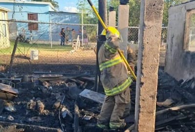 Gran incendio en Piedras Negras deja una casa reducida a cenizas