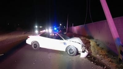 Conductor choca contra poste en Antiguo Camino a Hermanas