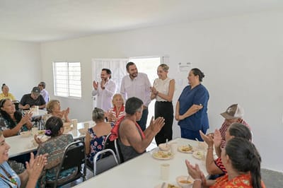 Carlos Villarreal supervisa rehabilitación de comedores para adultos mayores en Monclova