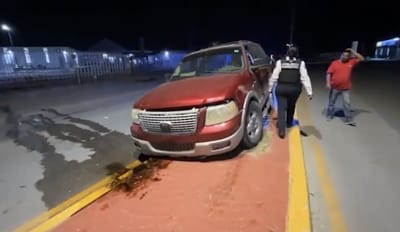 Abandonan camioneta tras choque en libramiento Pérez Treviño