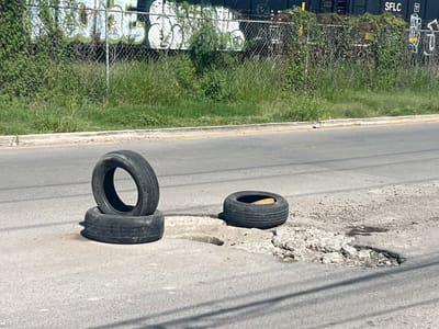 Ciudadanos exigen reparación urgente de vialidad en Ramón Bravo