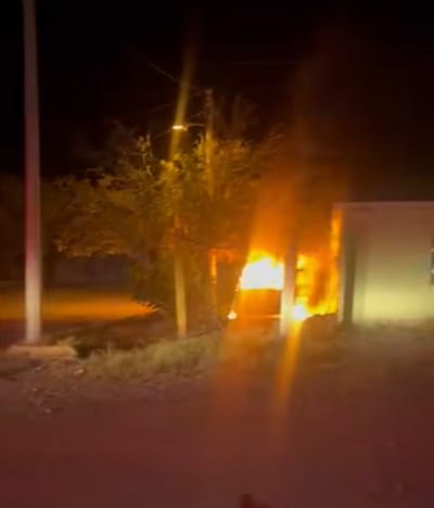 Incendio de camioneta Alarma a bomberos de Castaños
