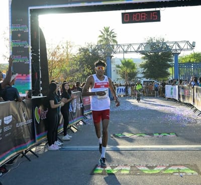 Ulises Loza triunfa en Medio Maratón de Monclova