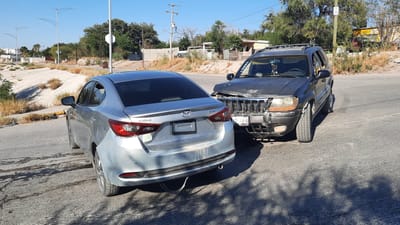 Choque entre Jeep y Mazda deja cuantiosos daños sobre la avenida El Potrero
