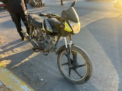 Motociclista fue derribado por conductor que huyó tras el choque en Monclova 
