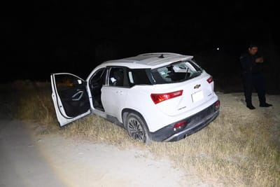 Conductor resulta ileso tras salida de camino en el libramiento Eliseo Mendoza Berrueto