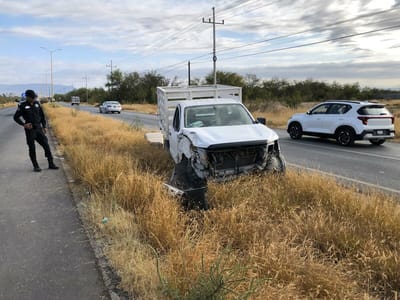 Mujer de 69 años resulta lesionada tras chocar contra base de luminaria