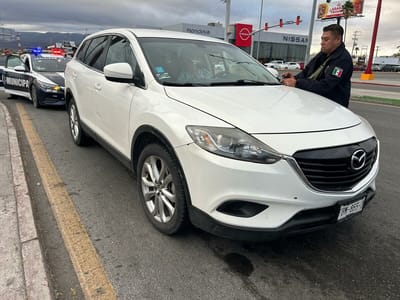 Choque menor moviliza a autoridades en pleno bulevar Juárez