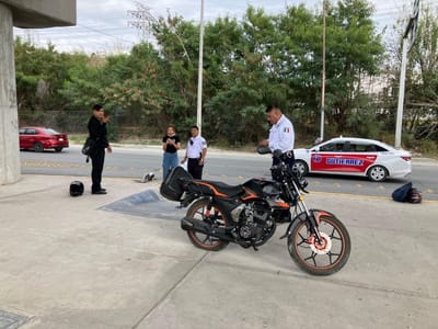 Motociclista de 20 años sufre aparatoso derrape en Pape de Monclova