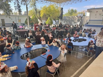 Alumnos del Colegio de La Paz celebran Thanksgiving con gran entusiasmo