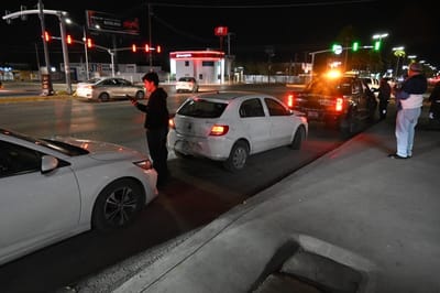 Choque múltiple en transitado cruce provoca daños y moviliza a las autoridades