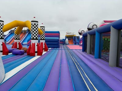 Inauguran en San Buena el inflable más grande del mundo