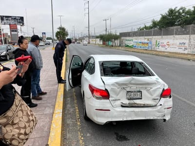 Choque por alcance deja cuantiosos daños en el sector Sur de Monclova